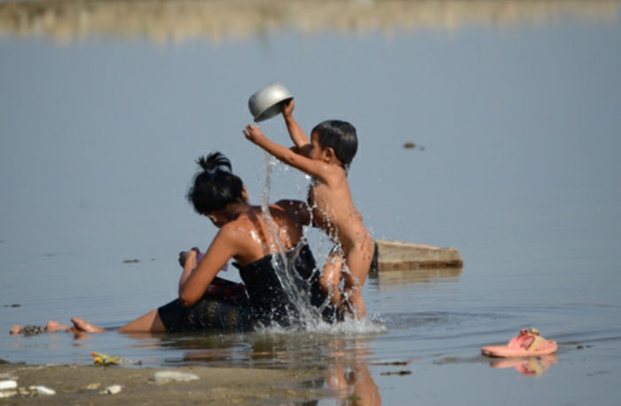 Projection « Le Myanmar en train »